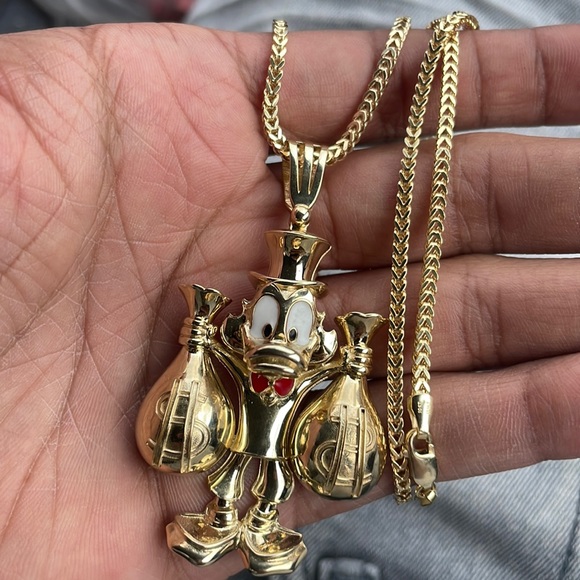 Daffy duck chain with pendant holding money bags - Picture 1 of 1